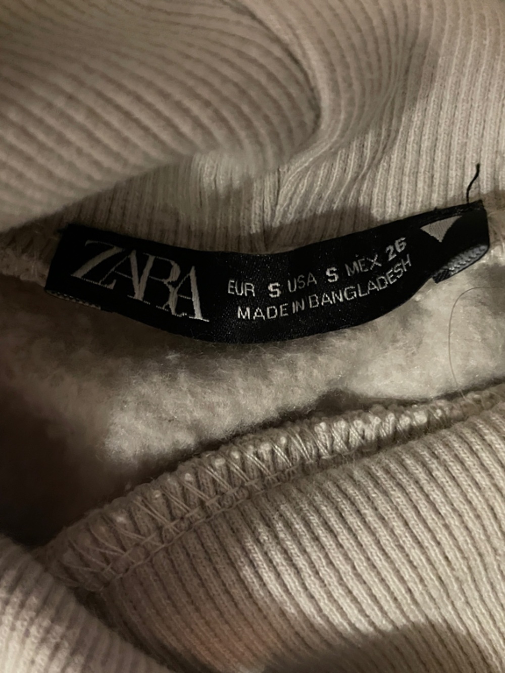 Zara Cream Turtleneck sweatshirt  size small - Picture 2 of 3
